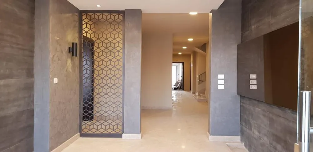 ذا أدريس إيست - صورة 1